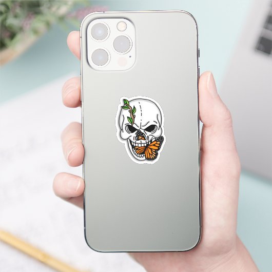 Zwarte en witte schedel met monboogvlinder sticker (Telefoon)