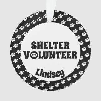 Zwarte en Witte Shelter Volunteer Ornament