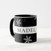 Zwarte en witte sneeuwvlok met naam of monogram mok (Voorkant links)