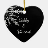 Zwarte en witte sneeuwvlokken winterbruiloft keramisch ornament (Voorkant)