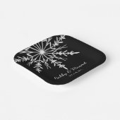 Zwarte en witte sneeuwvlokken Winterbruiloft Papieren Bordje (Gebogen)