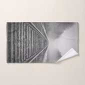 Zwarte en witte spoorweg #3 bad handdoek (Handdoek)