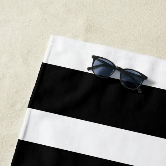 Zwarte en witte streep met de naam Bachelorette Strandlaken (In situ)