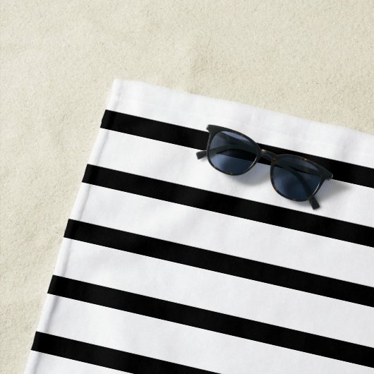 Zwarte en witte streep strandlaken (In situ)