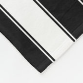 Zwarte en witte strepen met grijze bladeren fleece deken (Hoek)