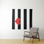 Zwarte en witte strepen met rood hart wandkleed (In Situ (horizontaal))