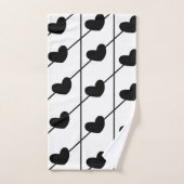 Zwarte en witte strepen met zwarte harten bad handdoek (Handdoek)