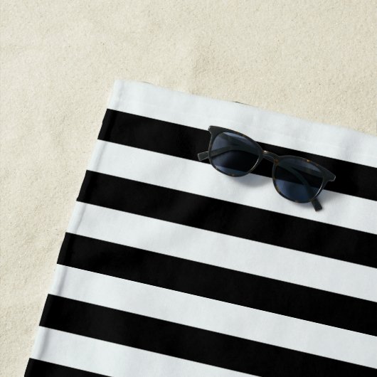 Zwarte en witte strepen van Shirley Taylor Strandlaken (In situ)