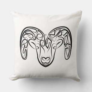 Zwarte en witte tribale geiten/schapen kussen
