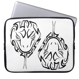 Zwarte en witte tribale slang laptop sleeve