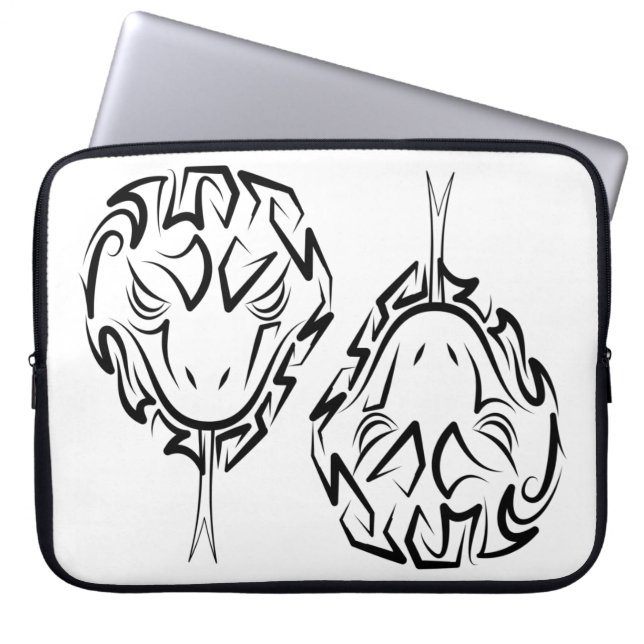 Zwarte en witte tribale slang laptop sleeve (Voorkant)