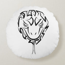 Zwarte en witte tribale slang rond kussen