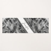 Zwarte en witte tropische bladeren met naam en gli yogamat (Voorkant (horizontaal))