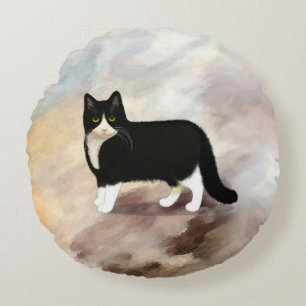 Zwarte en witte Tuxedo Cat Rond Kussen