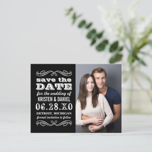 Zwarte en Witte Typografie Foto Opslaan Datum Aankondigingskaart (Staand voorkant)