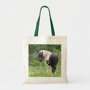 Zwarte en witte verf Pony in gras en bloemen Tote Bag