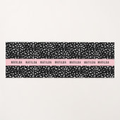 Zwarte en witte vlek met roze streep op maat yogamat (Voorkant (horizontaal))