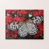 Zwarte en witte vlinder in de rode ventilator Stru Legpuzzel (Horizontaal)