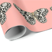 Zwarte en witte vlinder, koraalroze achtergrond cadeaupapier (Rol Hoek)