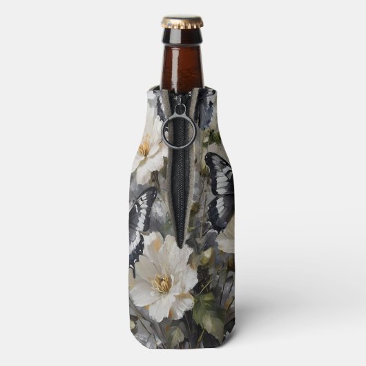 Zwarte en witte vlinders op witte bloemen, flesjeskoeler (Fles Achterkant)