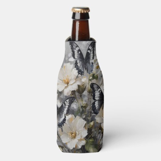 Zwarte en witte vlinders op witte bloemen, flesjeskoeler (Fles Voorkant)