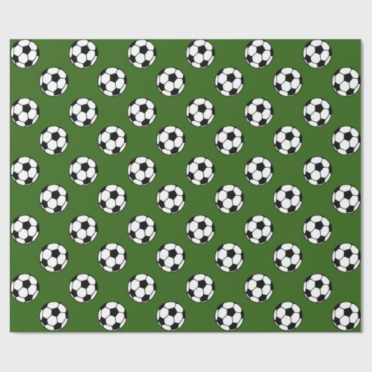 Zwarte en witte Voetballen op groen Cadeaupapier (Vlak)