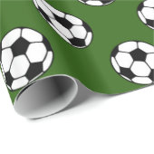 Zwarte en witte Voetballen op groen Cadeaupapier (Rol Hoek)