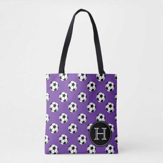Zwarte en witte Voetballen op Paarse monogram Tote Bag (Voorkant)