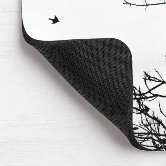 Zwarte en witte vogels die van de bomen in Mousepa Muismat (Hoek)