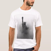Zwarte en Witte Vrouw Vrijheid gehuld in mist T-shirt (Voorkant)