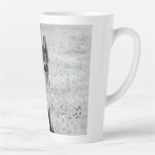 Zwarte en witte wanten op latte mok (Rechts)