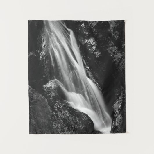 Zwarte en witte waterval in Hell Gorge, Slovenië Wandkleed (Voorkant)