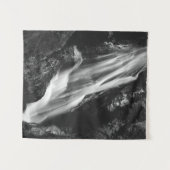 Zwarte en witte waterval in Hell Gorge, Slovenië Wandkleed (Voorkant (horizontaal))