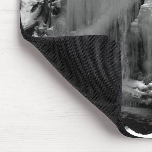 Zwarte en witte waterval muismat (Hoek)