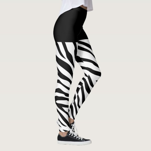 Zwarte en witte Zebra Stripes Decor on Leggings (Rechts)