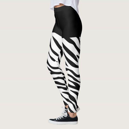 Zwarte en witte Zebra Stripes Decor on Leggings (Links)