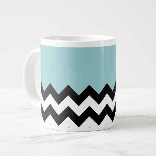 Zwarte en witte zigzag Patroon, Chevron, blauw Grote Koffiekop (Links)