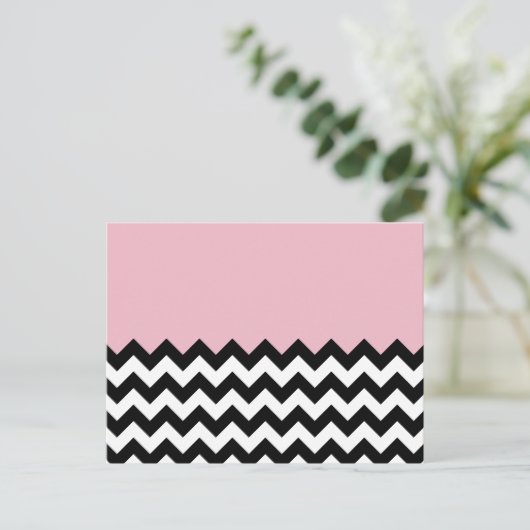 Zwarte en witte zigzag Patroon, Chevron, Roze Briefkaart (Staand voorkant)