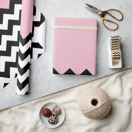 Zwarte en witte zigzag Patroon, Chevron, Roze Cadeaupapier (Crafts)
