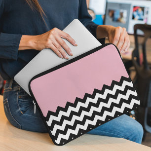 Zwarte en witte zigzag Patroon, Chevron, Roze Laptop Sleeve