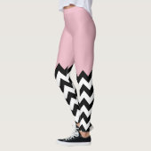 Zwarte en witte zigzag Patroon, Chevron, Roze Leggings (Links)
