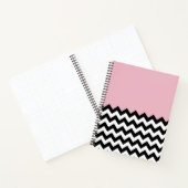 Zwarte en witte zigzag Patroon, Chevron, Roze Notitieboek (Binnen)