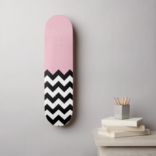Zwarte en witte zigzag Patroon, Chevron, Roze Persoonlijk Skateboard (Muurkunst)