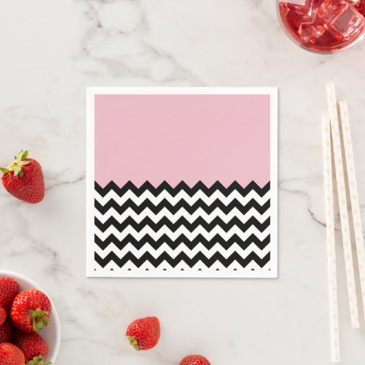 Zwarte en witte zigzag Patroon, Chevron, Roze Servet (Insitu)