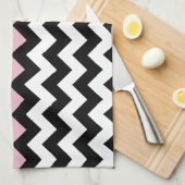Zwarte en witte zigzag Patroon, Chevron, Roze Theedoek (Quarter Fold)