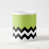 Zwarte en witte zigzag Pattern, Chevron, Green Grote Koffiekop (Voorkant)