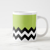 Zwarte en witte zigzag Pattern, Chevron, Green Grote Koffiekop (Rechts)