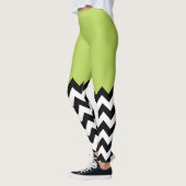 Zwarte en witte zigzag Pattern, Chevron, Green Leggings (Links)