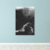 Zwarte en witte zon verlichte berg canvas afdruk (Insitu (Houten vloer))