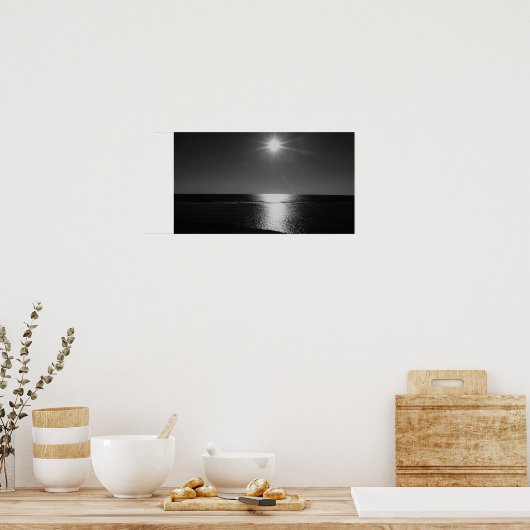 Zwarte en witte zonneschijn boven het Zee Poster (Keuken)